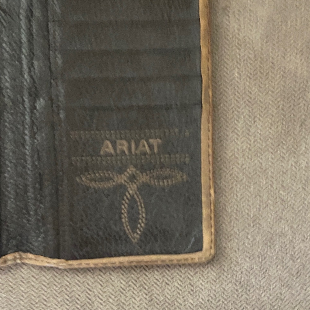 Ariat Brown Two-Tone Tooled Leather Wallet - Picture 4 of 11